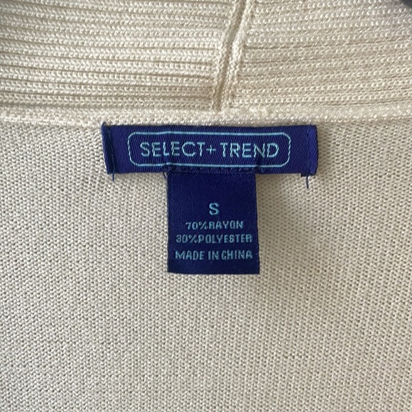 Small cardigan with pockets - Picture 2 of 3